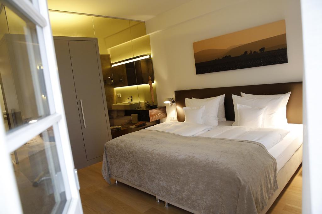 Weinhaus Henninger Hotel Kallstadt Bagian luar foto