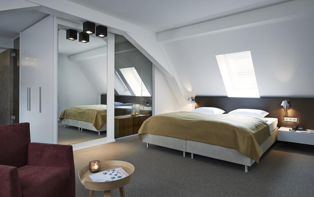 Weinhaus Henninger Hotel Kallstadt Ruang foto