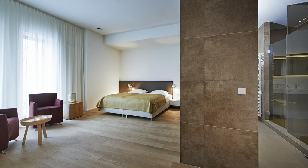 Weinhaus Henninger Hotel Kallstadt Ruang foto
